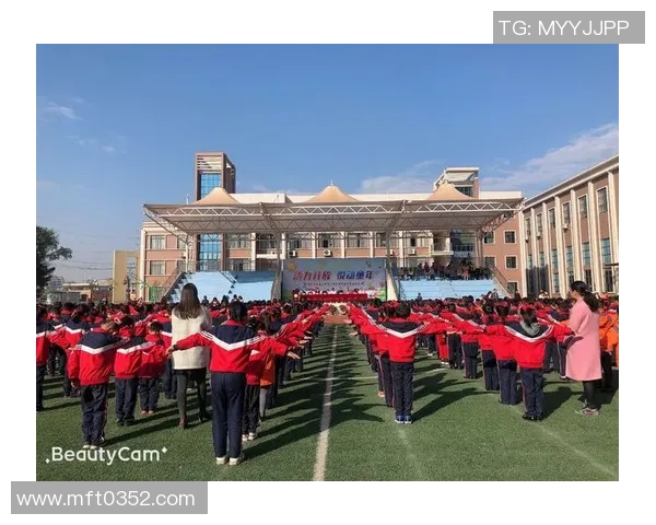 复旦大学足球队奋勇争先展现青春风采助力校园文化建设